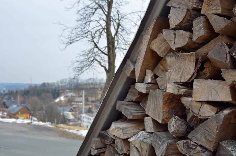 Ruß-Partikel aus Öl- und Holzheizungen sowie Straßenverkehr können die Luft in Europa viel großräumiger verschmutzen als bis angenommen. Das schließen Forschende des Leibniz-Instituts für Troposphärenforschung aus einer Messkampagne.