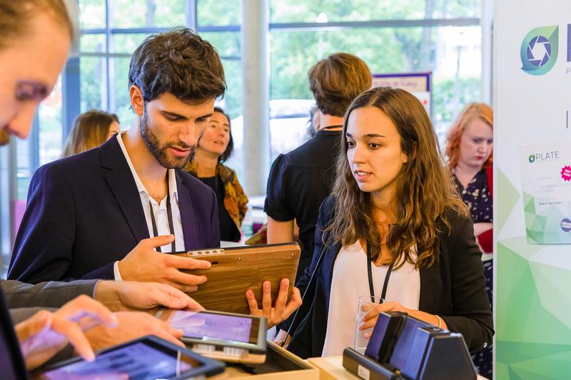 Presentation of the sustainability-oriented iameco tablet – one of the demonstration devices from the sustainablySMART project – at the PLATE conference, Berlin, 2019 