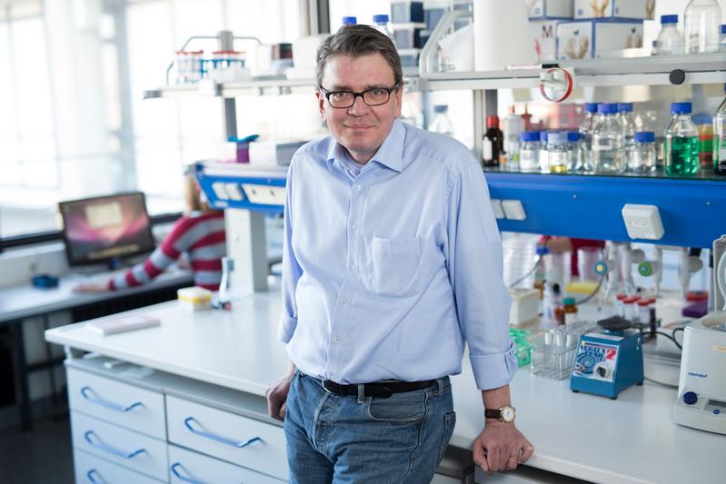 Prof. Dr. Lutz Schmitt, Lehrstuhlinhaber für Biochemie I an der HHU, wurde in die Nordrhein-Westfälische Akademie der Wissenschaften und der Künste aufgenommen.