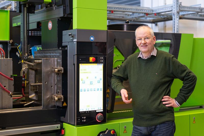 Prof. Dr. Christoph Jaroschek und sein Team haben sich zum Ziel gesetzt, nach Möglichkeiten zu suchen, den Stromverbrauch von Spritzgießverfahren zu senken. Mit Erfolg, wie das Forschungsprojekt „CeraHeaP“ zeigt.