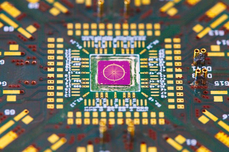 Printed circuit board for mounting the nanowire sample.