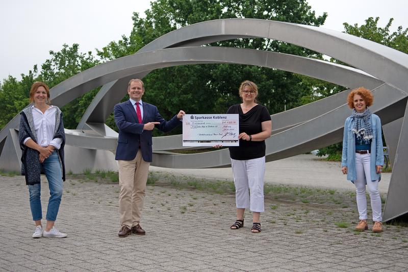 Spendenübergabe am RheinMoselCampus der Hochschule Koblenz