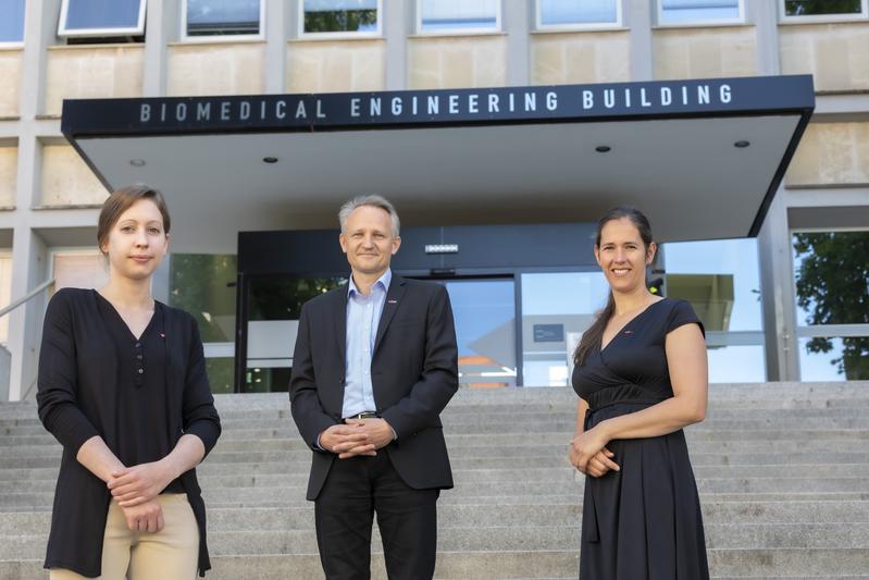 Sonja Langthaler, Christian Baumgartner und Theresa Rienmüller, alle vom Institut für Health Care Engineering der TU Graz, verfolgten als erste die Idee eines Simualtionsmodells für Krebszellen. (v.l.n.r.) 