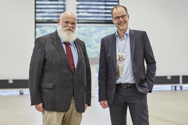 Der scheidende LRK-Vorsitzende, Prof. Dr. Marcus Baumann, und der neu gewählte LRK-Vorsitzende, Prof. Dr. Bernd Kriegsmann 