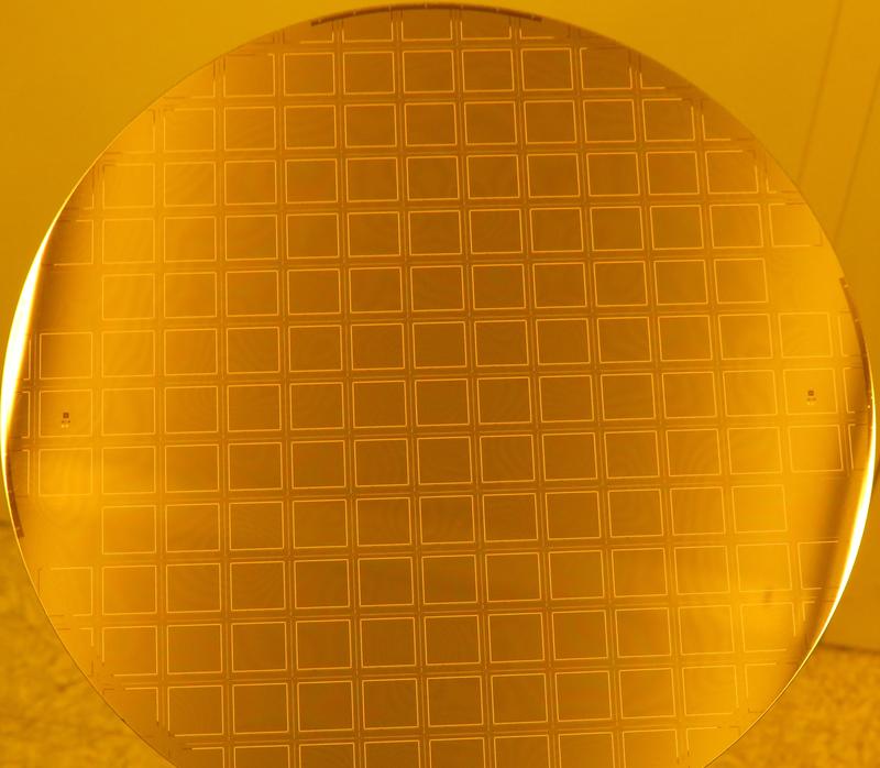 To ensure that the thermal sensor in an infrared camera is hermetically sealed for safer road traffic, researchers are using special wafer packaging processes: A 200-millimeter-diameter cap wafer encloses the sensors under vacuum.