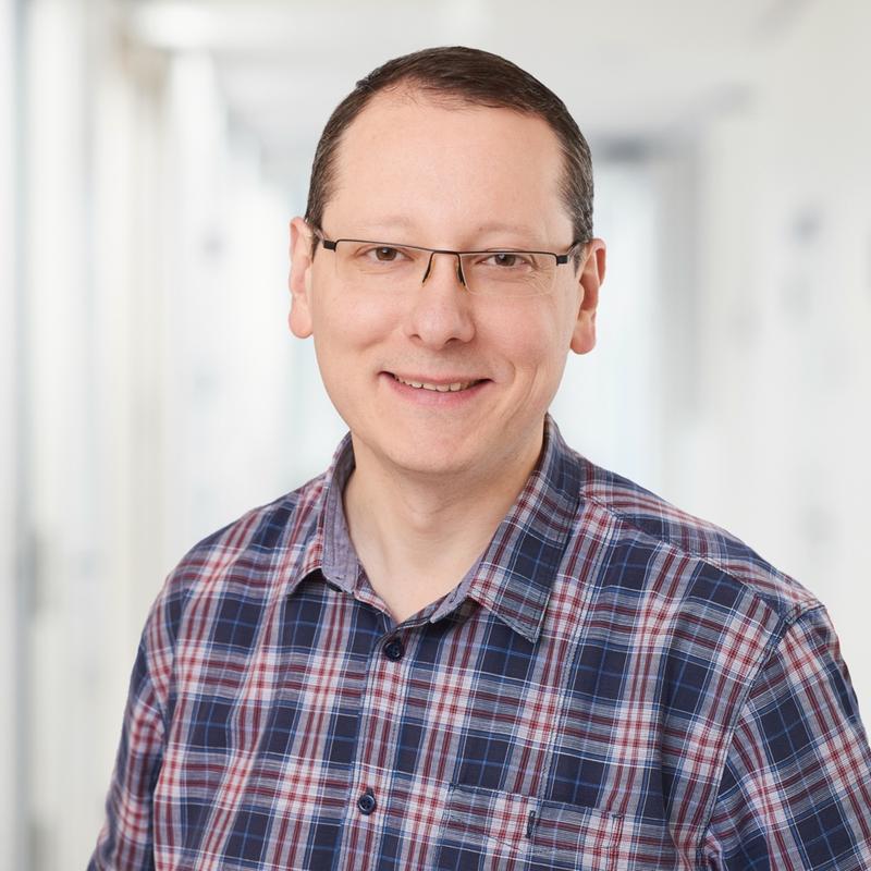 Koordinator des Projekts IMAGEOMICS: Prof. Dr. Silvio Rizzoli, Direktor des Instituts für Neuro- und Sinnesphysiologie der Universitätsmedizin Göttingen (UMG), Sprecher des Zentrums für Biostructural Imaging of Neurodegeneration (BIN). 