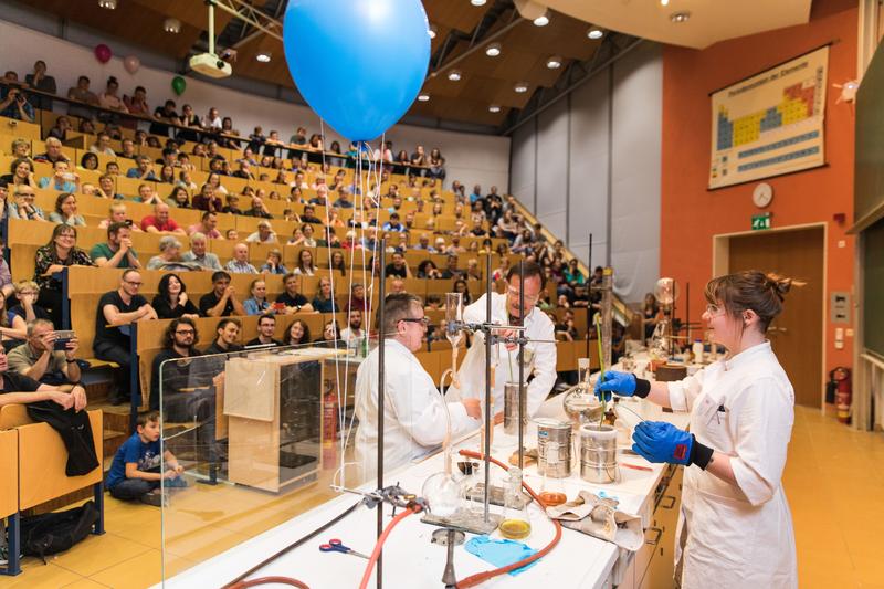 Volle Sitzreihen wie hier bei der letzten Langen Nacht der Wissenschaften im Experimental-Hörsaal der Chemie - wird es diesmal wegen der Pandemie nicht geben.