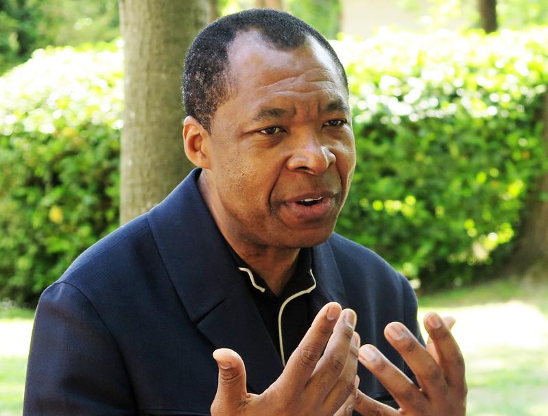 Okwui Enwezor (1963-2019). 