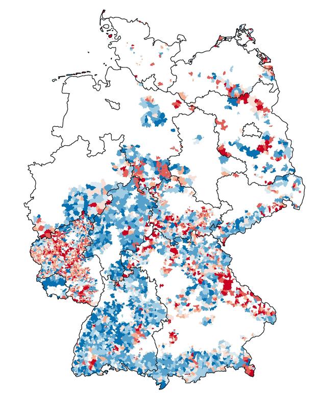 Die Karte zeigt die „Hotspots“ landschaftlicher Schönheit in Deutschland in Bezug zu den Kosten eines Ausbaustopps für die Windenergie. In den roten Bereichen wäre ein Verzicht besonders teuer. (Grafik: Jann Michael Weinand, et al.)