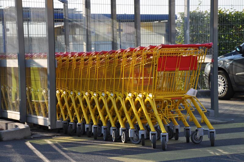 The shopping trolley often contains not only what is needed, but also things that are bought spontaneously. Psychologists have investigated how impulse purchases come about.