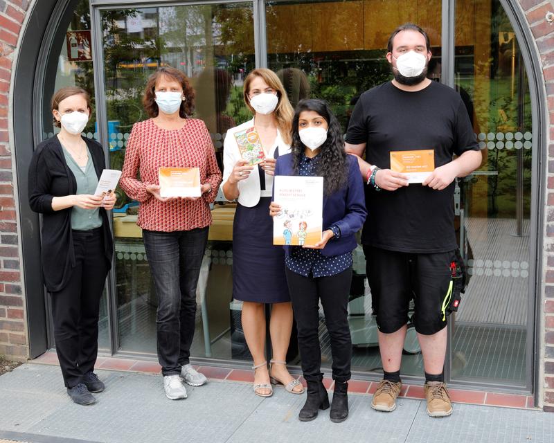 V. l.: Ann-Katrin Braunmiller (HHN), Prof. Dr. Ruth Fleuchaus (HHN) mit Martina Forstreuter-Klug, Mariya Theiventhiram und Valentin Fischer (alle natec).