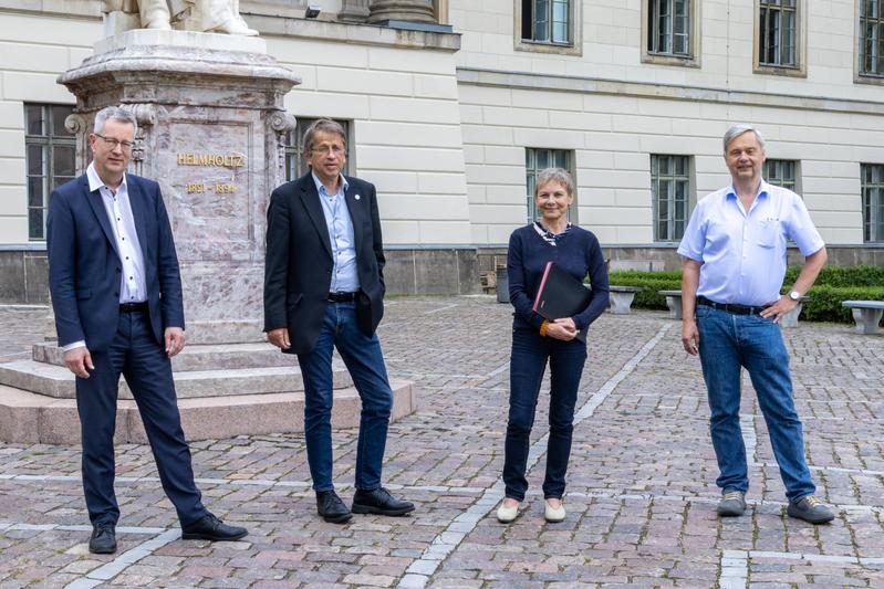 Board of Directors der Berlin University Alliance: (v.l.n.r.) Prof. Dr. Günter M. Ziegler (FU Berlin), Prof. Dr. Heyo K. Kroemer (Charité – Universitätsmedizin Berlin), Prof. Dr.-Ing. Dr. Sabine Kunst (HU Berlin), Prof. Dr. Christian Thomsen (TU Berlin)