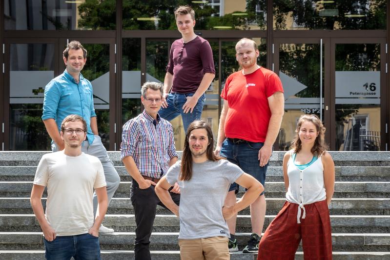 The research group Femtosecond Dynamics at the Institute of Experimental Physics at TU Graz. From left: Leonhard Treiber (back), Michael Stadlhofer (front), Markus Koch, Leo Angermann (far back), Pascal Heim (far front) Robert Schwarzl, Kerstin Absenger