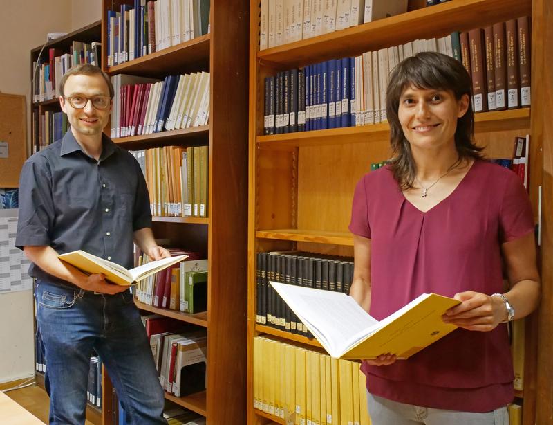 Sie arbeiten daran, das Studium altertumswissenschaftlicher Fächer mit neuen Methoden und Werkzeugen fit zu machen für die Herausforderungen der Moderne: Holger Essler und Birgit Breuer.