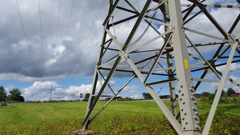 Der Wandel der elektrischen Energieversorgung in Deutschland weg von konventionellen Kraftwerken hin zu erneuerbaren Energien ist für die Verteilnetze vieler Stadtwerke eine große Herausforderung.