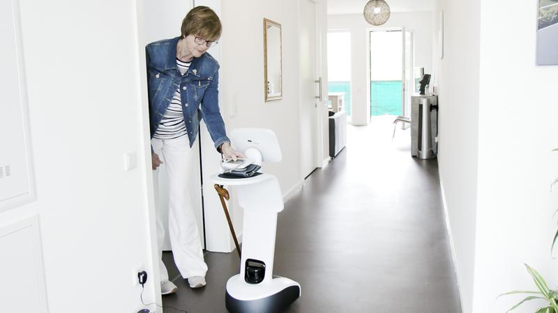 Im TePUS-Projekt werden auch mobile Roboter eingesetzt, die in der Lage sind, eine Person in der Wohnung zu begleiten.