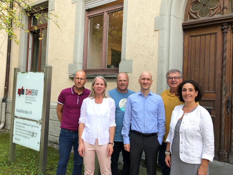 Von Seiten der DHBW Ravensburg am Projekt INCOME Tourism beteiligt waren (von links): Prof. Dr. Carsten Brehm, Stefanie Maurus, Thomas Schieber, Prof. Dr. Jan Specht, Prof. Dr. Stefan Luppold und Prof. Dr. Conny Mayer-Bonde. (Foto: September 2019)