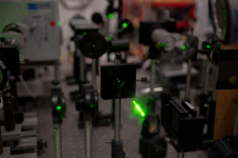 Das Team um Dr. Marc Aßmann hat zwei Laserstrahlen maßgeschneidert, um zielgenau die Wechselwirkungen von Rydbergexzitonen zu untersuchen.