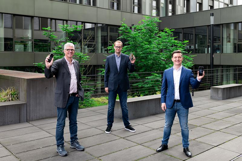 Das ADRIAN-Projektteam der FH Bielefeld: (v.l.n.r.) Projektleiter Prof. Dr.-Ing. Hans Brandt-Pook, Koordinator Dr. Frederik Bäumer und Mitarbeiter Sergej Denisov. 