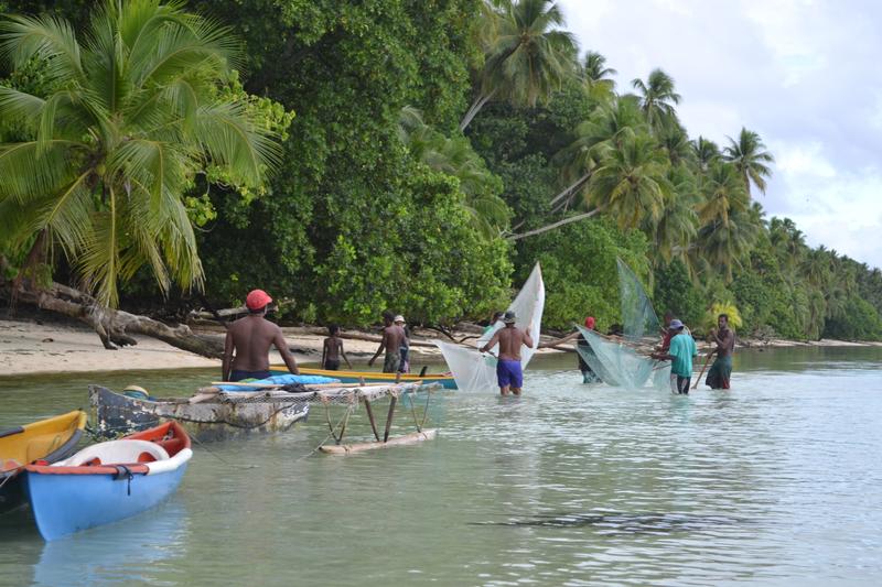 Traditionelle Fischerei auf dem Takuu Atoll 