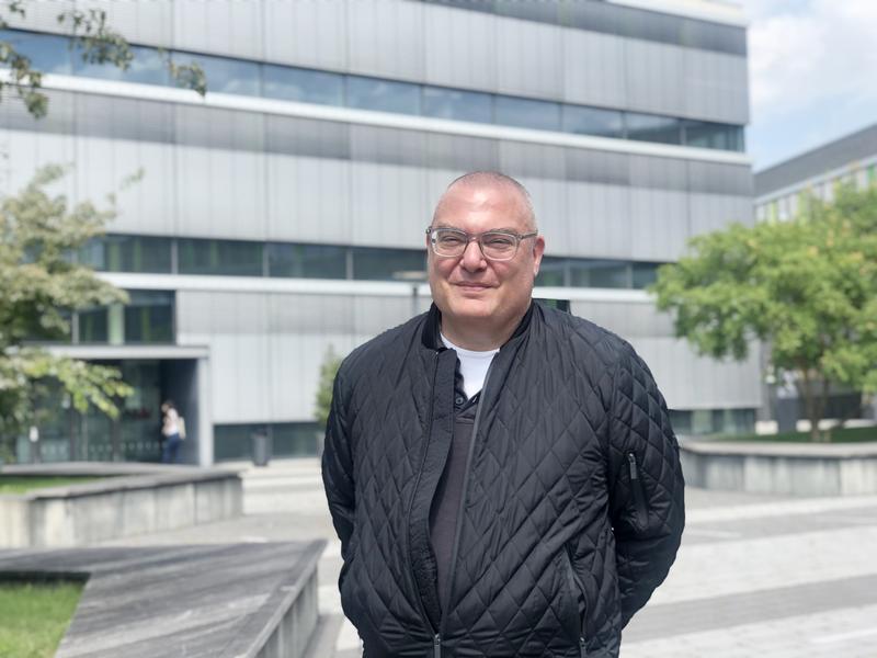 Prof. Dr.-Ing. Ido Iurgel, Professor für Medieninformatik an der Fakultät Kommunikation und Umwelt auf dem Campus der Hochschule Rhein-Waal am Standort Kamp-Lintfort  