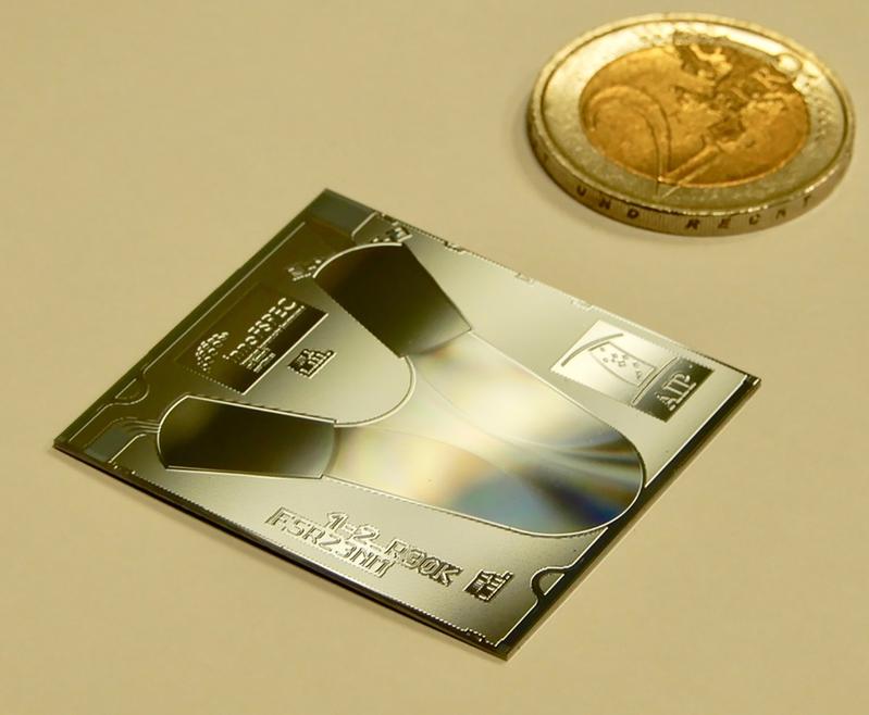 Dieser astrophotonische Spektrograph auf einem Chip wurde bei innoFSPEC entwickelt. Er kann die herkömmlichen sperrigen Beugungsgitter in Spektrographen ersetzen, um das von einem Teleskop gesammelte Sternenlicht in seine Wellenlängen zu zerlegen.