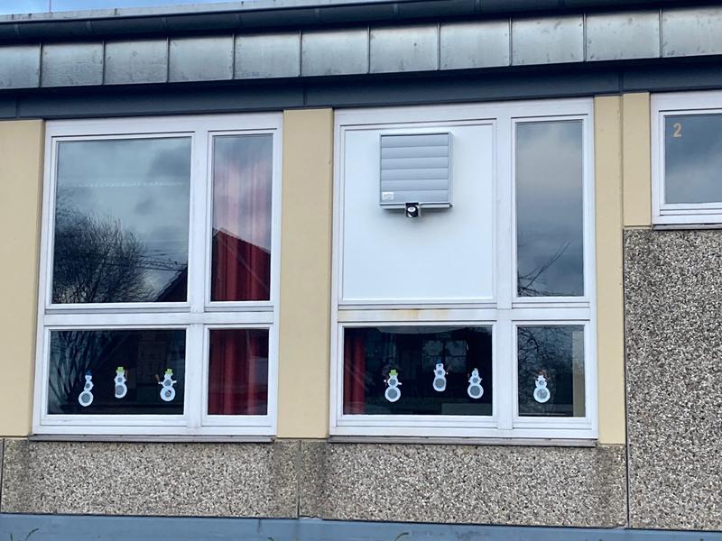 Außenansicht der Ventilations-Systeme, die baulich in die Fensterfront integriert werden.