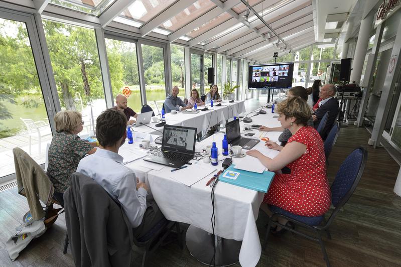 Hybride Arbeitsgruppe auf dem Programmbeauftragtentreffen der Deutsch-Französischen Hochschule