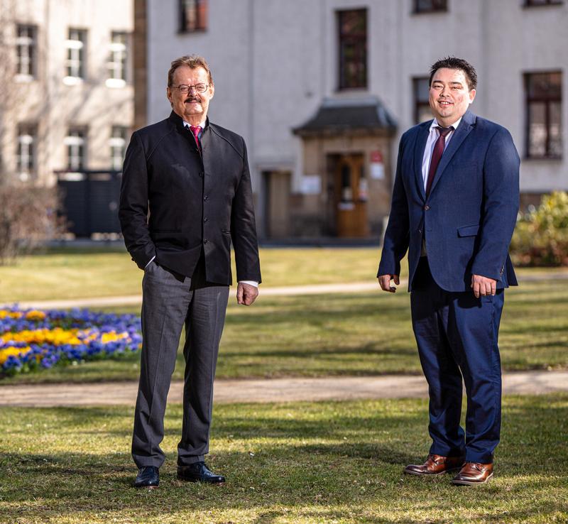 Prof. Michael Albrecht, Medizinischer Vorstand  (links) und  Frank Ohi, der im April 2021 die Position des Kaufmännischen Vorstands und Frank Ohi, der im April 2021 die Position des Kaufmännischen Vorstands übernommen hat.