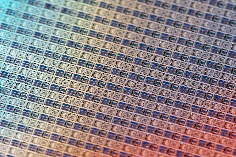 High-frequency amplifiers based on aluminum scandium nitride (AlScN) have the potential to significantly improve the power density and efficiency of high-frequency amplifiers in 5G base stations.