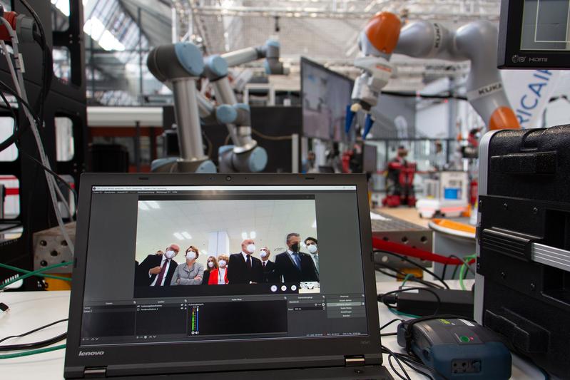 RICAIP-Präsentation für Bundespräsident Steinmeier - Remote Mensch-Roboter-Kollaboration in der verteilten Produktion