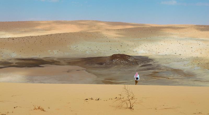 Archäologen untersuchen die Nefud Wüste im nördlichen Saudi-Arabien, wo vormals Seen zwischen den Dünen frühe Menschen und Tierherden ernährt haben.