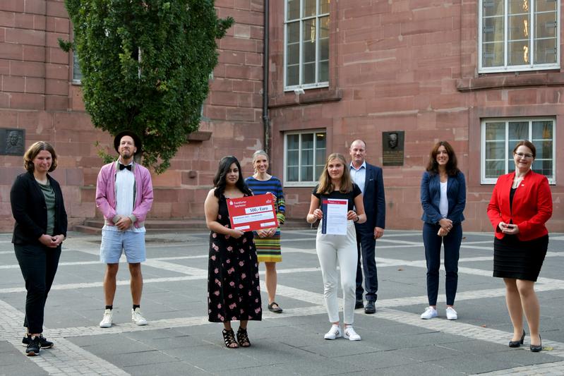 Maren Schlegler (v.l.), Philipp Senft (h.l.), Susanne Koch (h.2.v. l.), René Thiele, Vizepräsident (h.3.v.r), Kira Kastell, ehem. Vizepräsidentin (v.r.), Carola Berneiser (h.r.)  