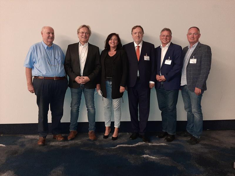 Neuer DGS-Vorstand (v.l.n.r.): Dr. med. Heinz Binsfeld, PD Dr. med. Michael Küster, Dr. med. Silvia Maurer, Dr. med. Johannes Horlemann, Norbert Schürmann, PD Dr. med. Michael A. Überall