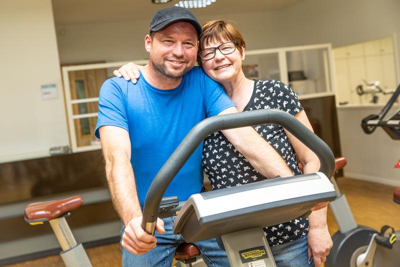 Erfolgreiche Lebendspende: Mutter Heike L. spendet ihrem Sohn Jens eine Niere.