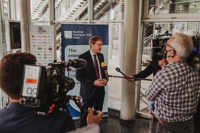 Schleswig-Holsteins Ministerpräsident Daniel Günther bei der Eröffnung der Kiel Munition Clearance Week.