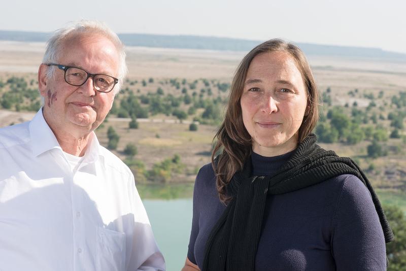 Über einen neuen, positiven Zugang zur regionalen Geschichte des Braunkohleabbaus sprechen Prof. Markus Otto und Heidi Pinkepank gemeinsam mit den Teilnehmer*innen der Tagung.