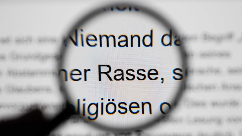 Der Begriff Rasse steht zwar im Grundgesetz; wie man ihn aber „überwinden“ kann und mit ihm am besten in Schule und Hochschule umgeht, wird während einer Tagung am 23. September an der Universität Jena diskutiert.