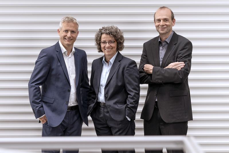v.l.n.r.: Dr. Christian Schulze Gronover, Dr. Carla Recker und Prof. Dr. Dirk Prüfer.