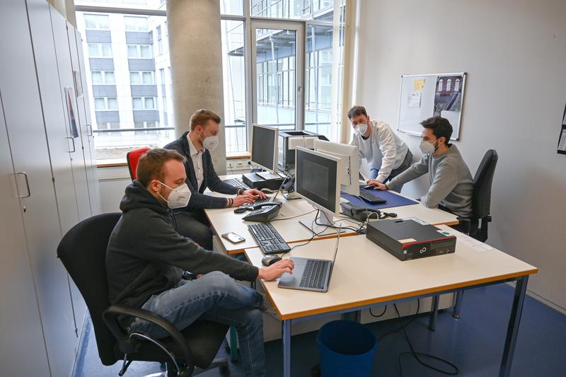 Das Start-up „CareNext“ um vier Absolventen der TH Nürnberg möchte durch seine digitale Plattform die Suche nach einem geeigneten Nachversorger deutlich vereinfachen. 