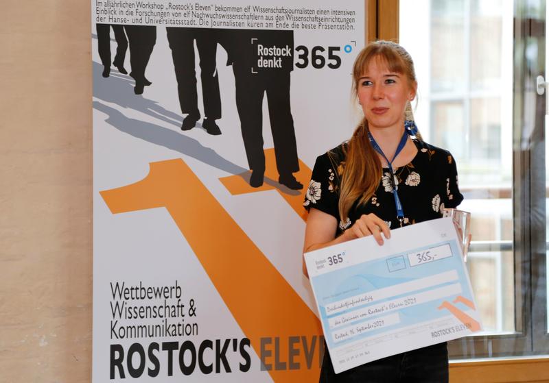 Marisa Wirth, Gewinnerin des diesjährigen Science Slams "Rostock's Eleven"