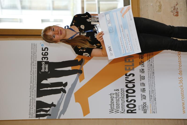 Marisa Wirth, Gewinnerin des diesjährigen Science Slams "Rostock's Eleven"