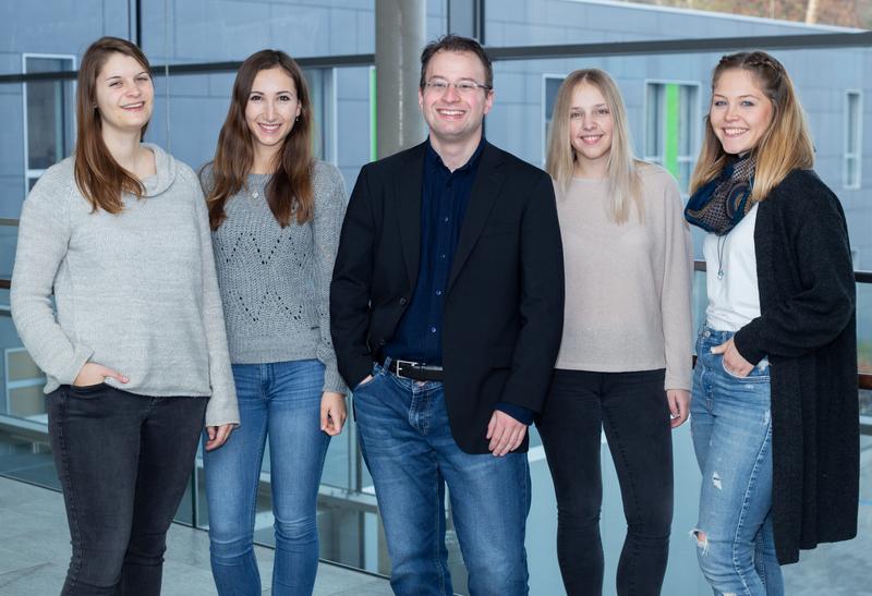 The team for the psychotherapeutic intervention study that continues to study the treatment of severe loneliness (from left): Jana Lieberz, Ekaterina Kuskova, Dr. Dirk Scheele, Jessica Gorni and Maura Brauser. 
