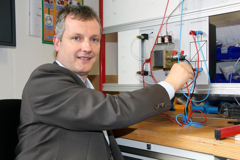 Die Brennstoffzelle ist eines der Lieblingsobjekte von Dr. Clemens Pollerberg, frisch an die Westfälische Hochschule berufener Professor für Thermodynamik und Energieverfahrenstechnik.