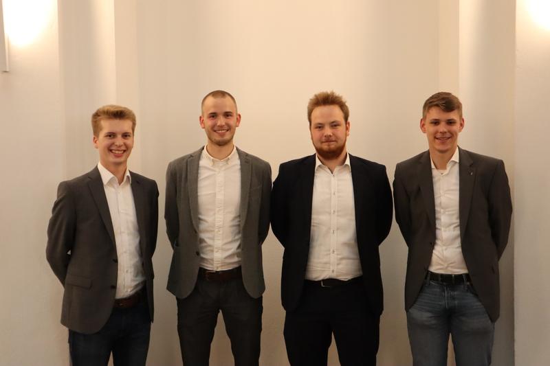 Holten den Pott nach Deutschland: Das Team des HSW-Partnerkonzerns Atruvia AG bestehend aus Justus Festring, Jonas Wessendorf, Simon König und Jonas Gosebruch (v.l.n.r).