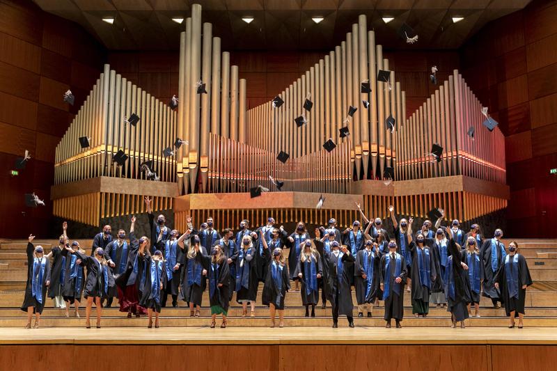 Habemus doctores: Die Paracelsus Medizinische Privatuniversität Nürnberg (PMU) hat den dritten Jahrgang entlassen. Gefeiert wurde in der Nürnberger Meistersingerhalle.