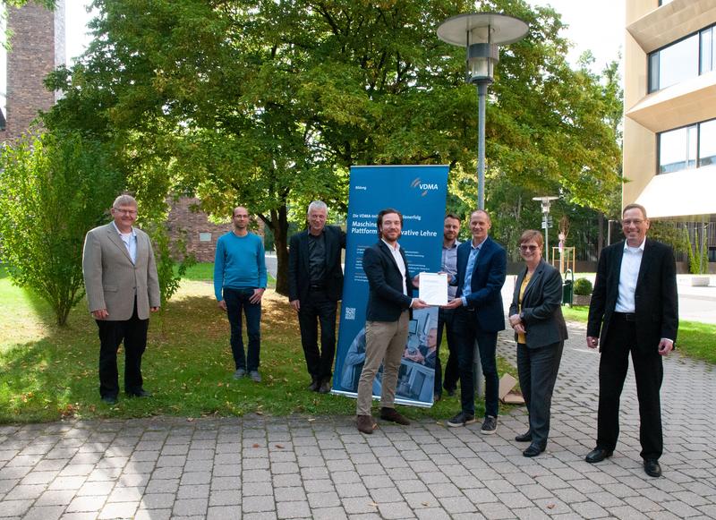 Vertreter der Fakultät Maschinenbau und Automobiltechnik, des VDMA und des HIS-Institut für Hochschulentwicklung freuten sich über die erfolgreiche Zusammenarbeit. 