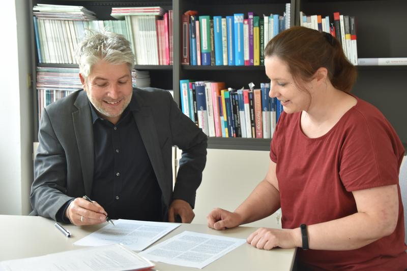Tobias Richter und Catharina Tibken befassen sich an der Universität Würzburg mit Ursachen von Minderleistung bei Hochbegabung. 