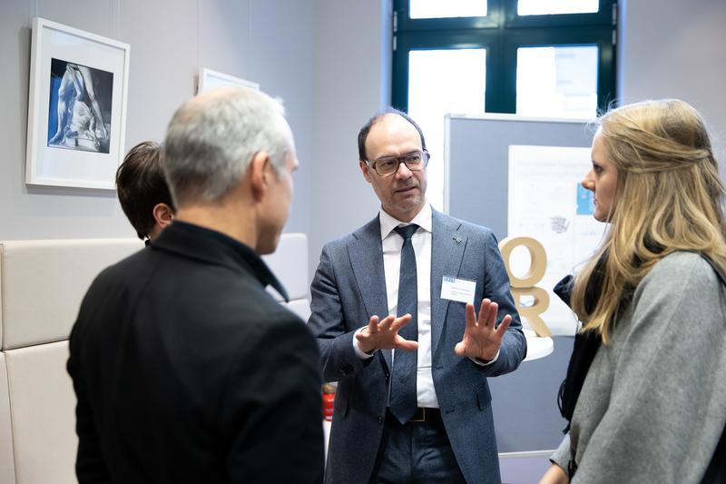 Prof. Dr. Christoph Bieber leitet das neue Forschungsprogramm "Digitale demokratische Innovationen" am CAIS