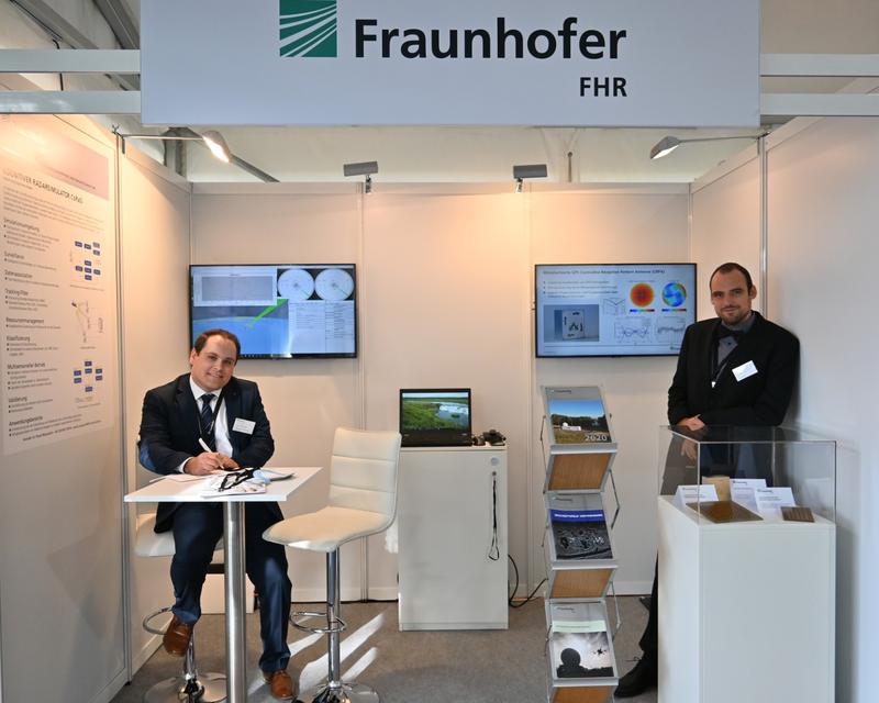 Die Wissenschaftler des Fraunhofer FHR freuen sich, endlich wieder persönlich Präsenz zeigen zu können.